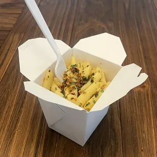 Penne pasta with AGLIO E EOLIO