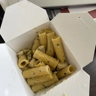 Rigatoni, pesto pasta with chicken