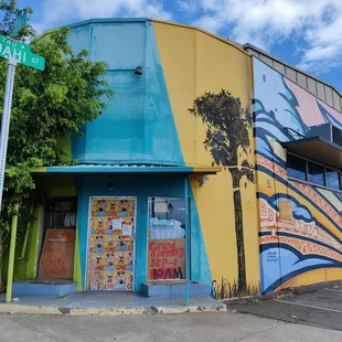 Located on the corner of Cooke Street and Auahi Street