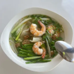 Wonton noodle soup