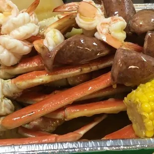 Low Country Boil 4 pcs Snow Crab, 20 Shrimps, 2 Corns, 2 Potatoes