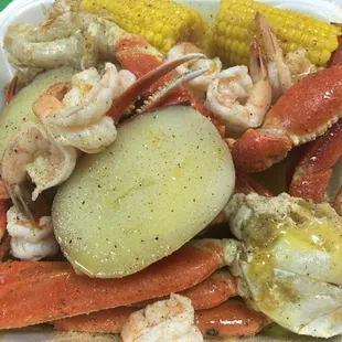 Low Country Boil Blue Crab, Shrimps, Corn, Potato