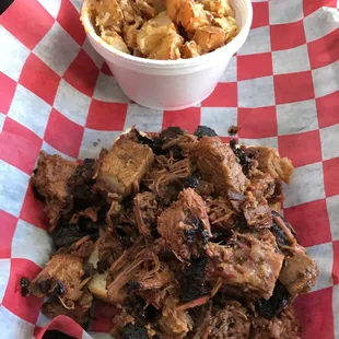 pulled pork with macaroni and cheese