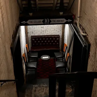 Cool deco. Little cellar action table