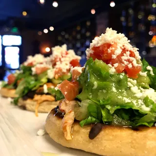 Sopes De Tinga