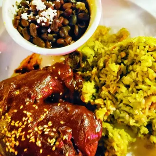 Pollo en Mole Dinner