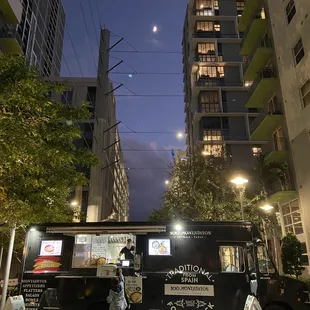 100 Montaditos Food Truck