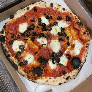 10&quot;  Neapolitan Classic Margherita Pizza with extra black olive topping (burnt pizza)