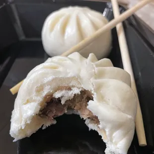 Steamed barbecue pork buns