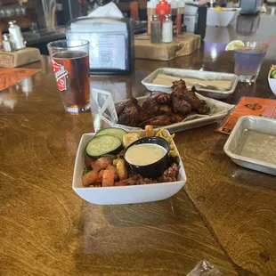 Side salad and smoked wings