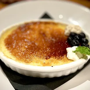 a creme with berries