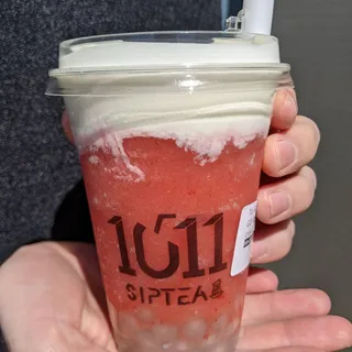 F7. Icy Strawberry w/ cheese creama