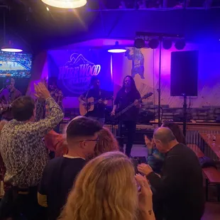 Bands playing 'thunderstruck', AC/DC, what up !!!