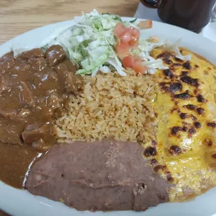Cheese Enchilada and Carne Guisada lunch special.