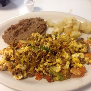 Huevos con chorizo a la Mexicana