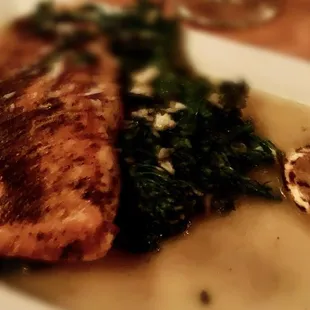Roasted Atlantic Salmon, Broccoli, Garlic, Lemon