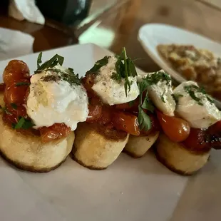 Blistered tomato crostini w burrata