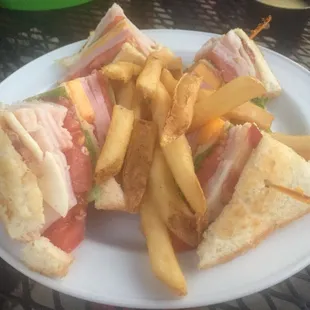 The Clubhouse w/fries