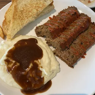Mashed Potatoes with Brown Gravy