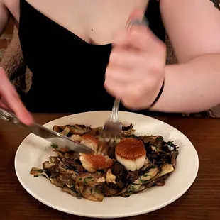Scallops with Seasonal Mushrooms (small portions)