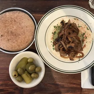 Hummus, Mushrooms and Onions