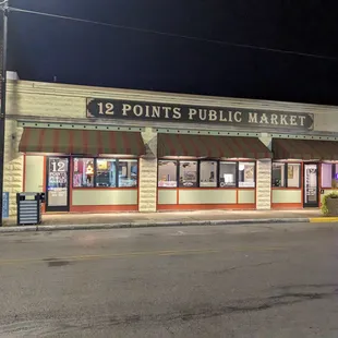 We're open for you - from early morning well into the evening!