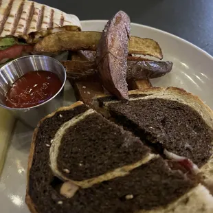 Rueben and potato wedges