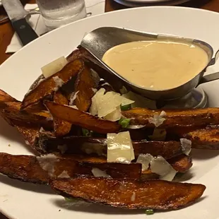 Truffle fries with Gouda fondue