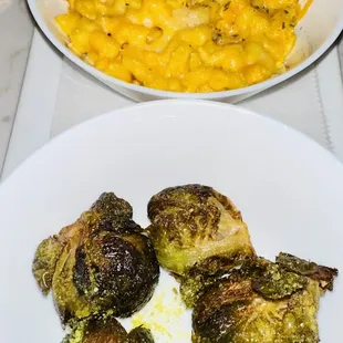 a plate of broccoli and a bowl of macaroni and cheese