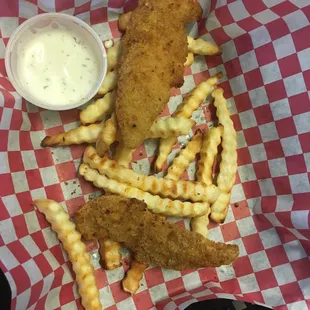 Chicken strips and fries.... Bland, no seasoning, ranch doesn&apos;t help it :/