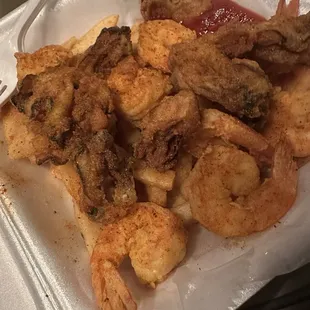 Fried Jumbo Shrimp (shell off tail on) Fried Oyster Fries