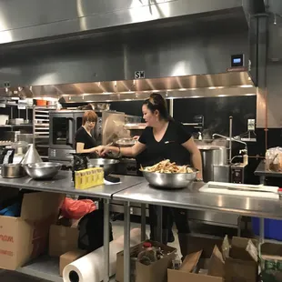 Kai's Crab Boil doing a sneak peak of the menu, restaurant opening soon!