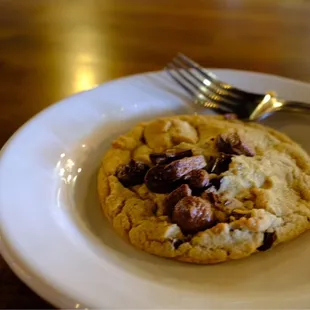 Chocolate chip cookie