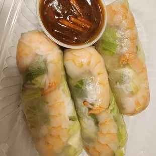 shrimp, lettuce, and sauce