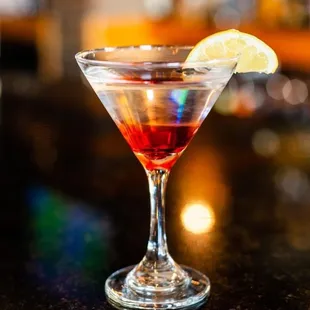 a martini with a slice of lemon