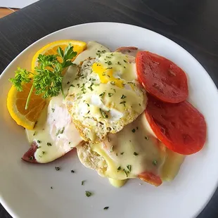 The breakfast hot brown