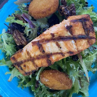Warm goat cheese salad with salmon