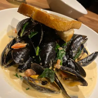 Green Curry Mussels