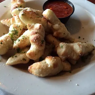 GARLIC KNOTS