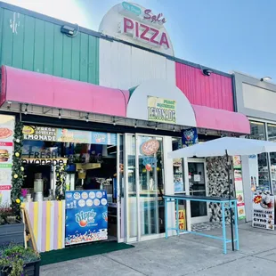 the outside of the restaurant