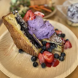 Ube cream cheese french toast| Ig: @eat_with_jeleneeee