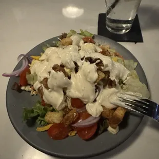 House salad. Extra Ranch.