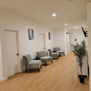 ENTRY/LOUNGE AREA