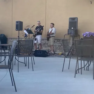 We got there early. It filled up later.