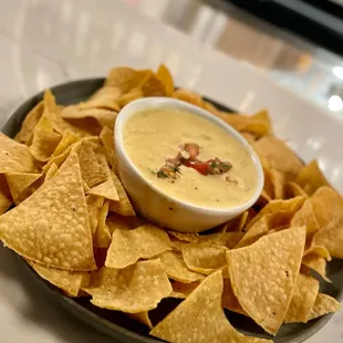 Chips &amp; Queso