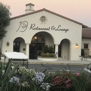 19th Restaurant &amp; Lounge