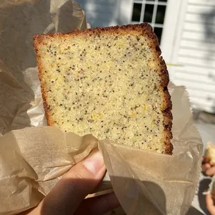 Lemon poppyseed tea cake