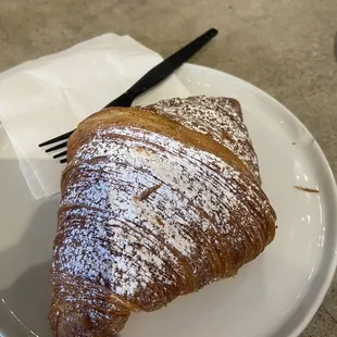 Lemon Cream Croissant
