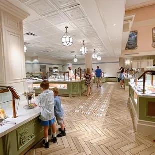 sushi and sashimi, interior