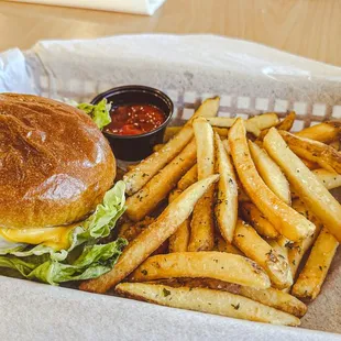 1906 Cheeseburger with fries - 1/3 lb angus beef, cheese, lettuce, tomato, pickle, 1906 sauce
